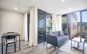 1 Bed Luxury Braddon Unit